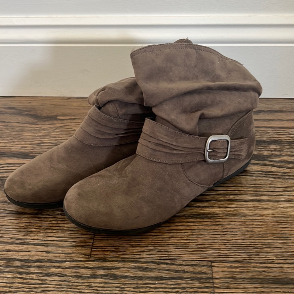 Woman’s Ankle Brown Boots